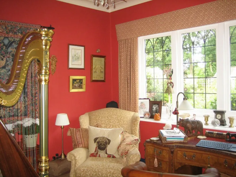 Study at Film location D2046 in Kent (photo 14)