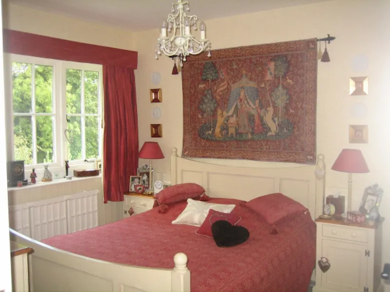 Bedroom at Film location D2046 in Kent (photo 24)