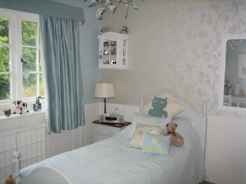 Bedroom - child's at Film location D2046 in Kent (photo 31)