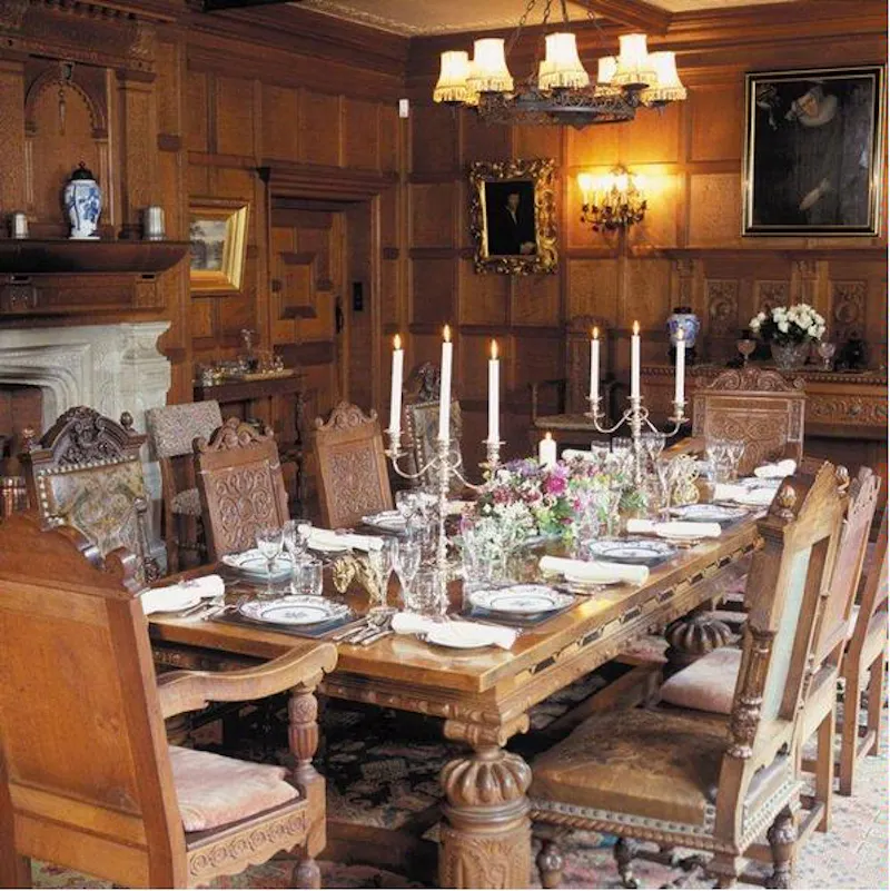 Panelling at Salisbury Tudor manor house, M272 (photo 3)