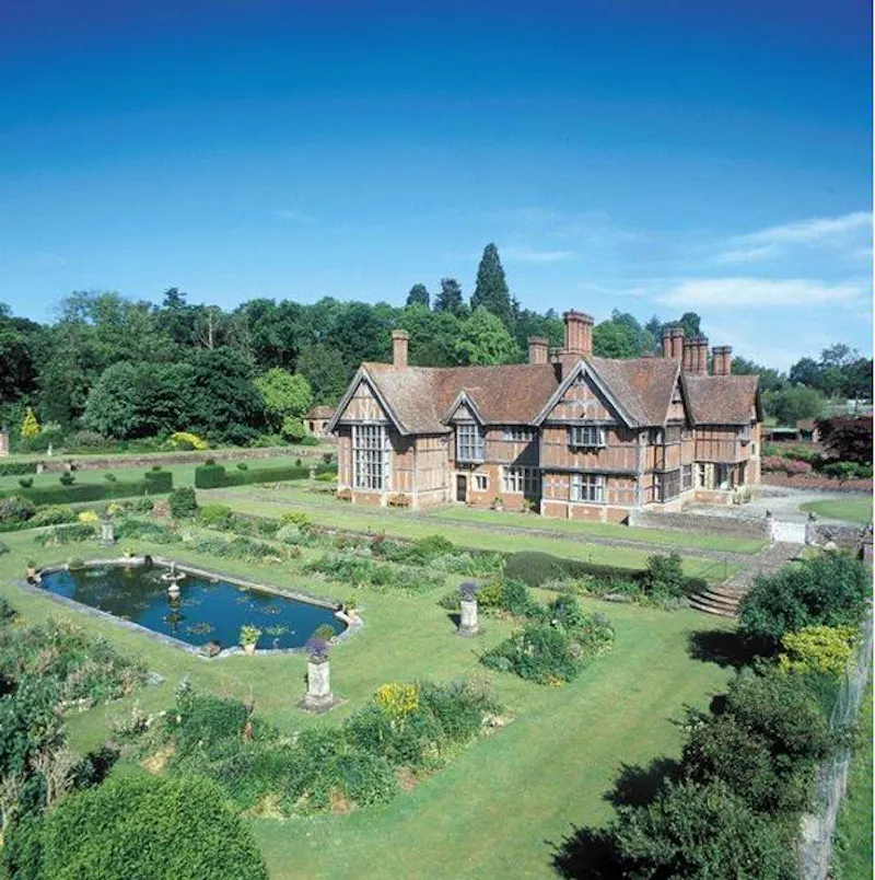 Garden at Salisbury Tudor manor house, M272 (photo 15)