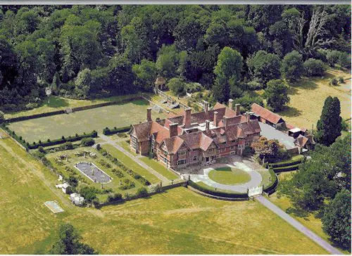 Salisbury Tudor manor house, M272