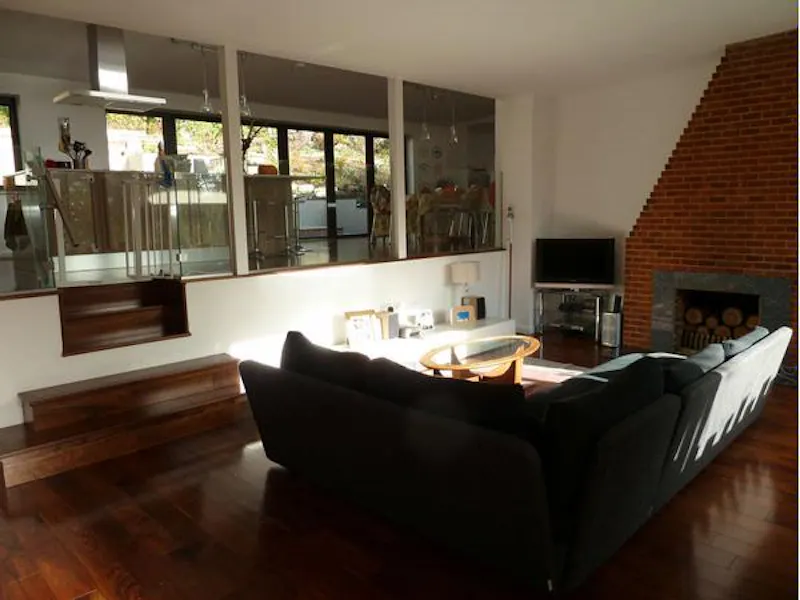 Living Room at Modernist Farnham pavilion, D2050 (photo 8)