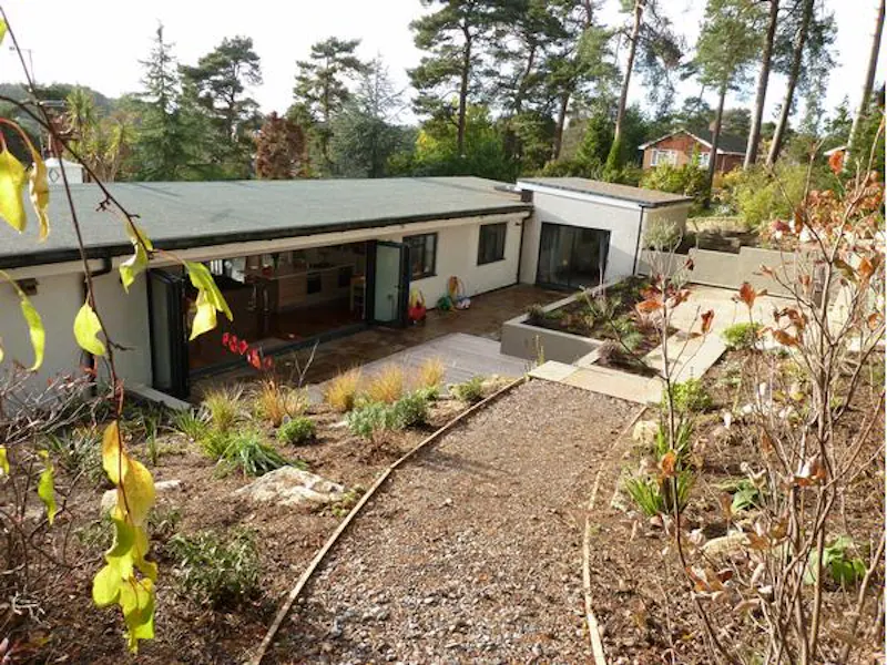 Modernist Farnham pavilion, D2050 (photo 23)