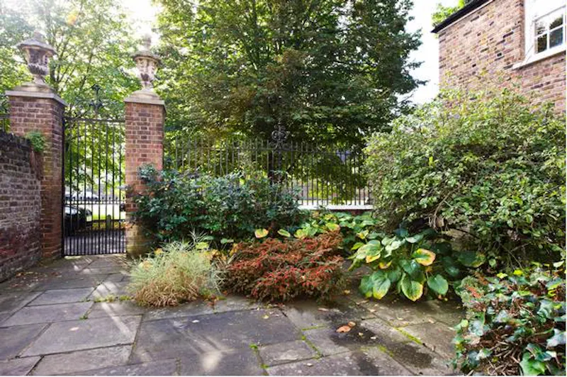 Stills townhouse in Enfield, A1246 (photo 43)