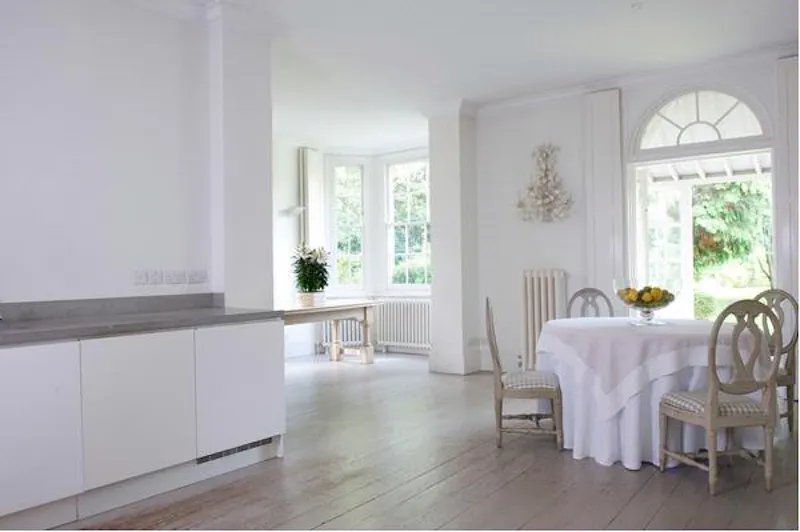 Dining room at Stills townhouse in Enfield, A1246 (photo 17)