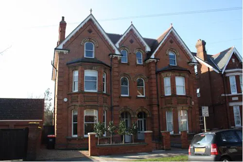 Big and Beautiful in Bedford, B1539