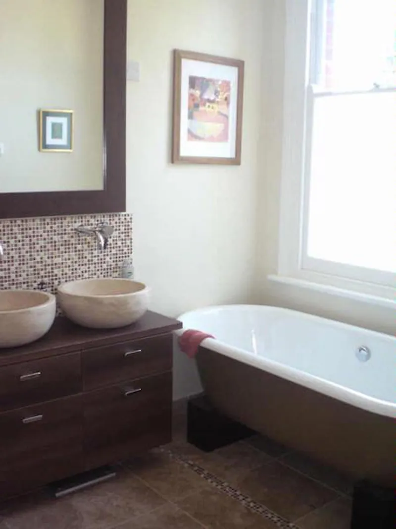 Bathroom at Big and Beautiful in Bedford, B1539 (photo 12)