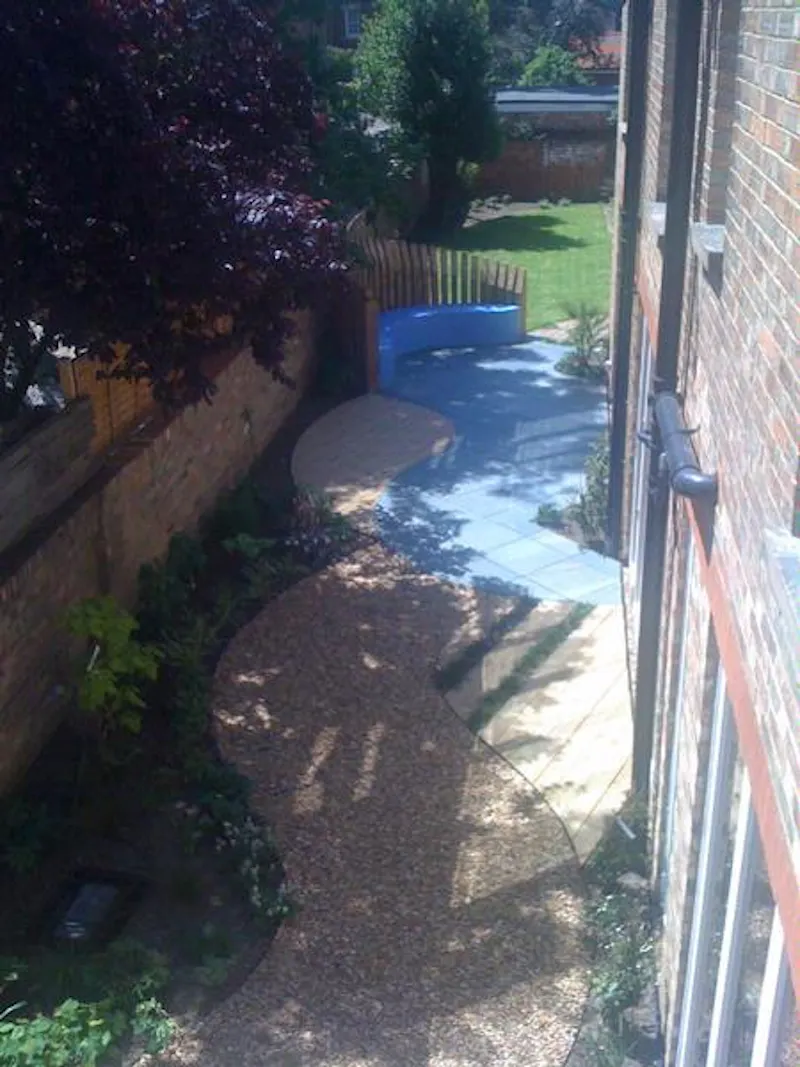 Garden at Big and Beautiful in Bedford, B1539 (photo 15)
