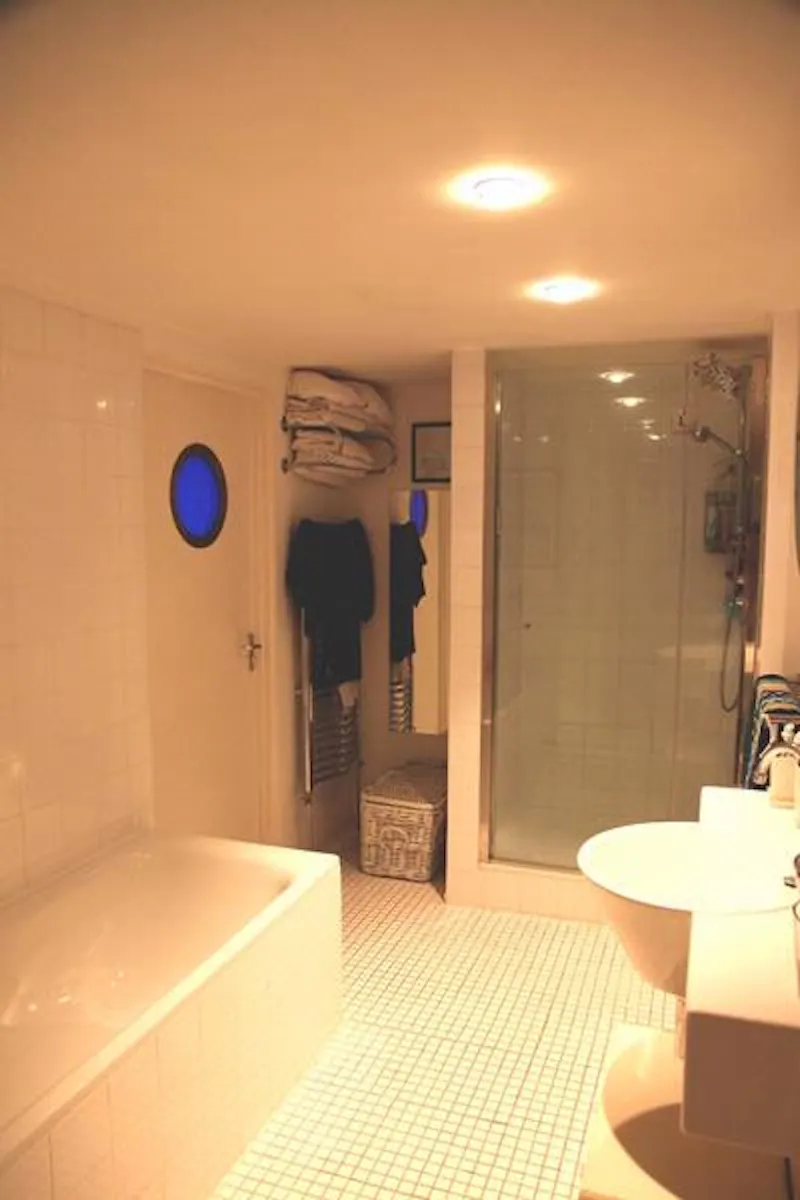 Shower at Bohemian Clapton loft, F983 (photo 9)