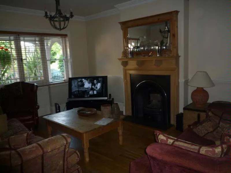 Fireplace at Winchmore Hill Victorian house, B1540 (photo 10)