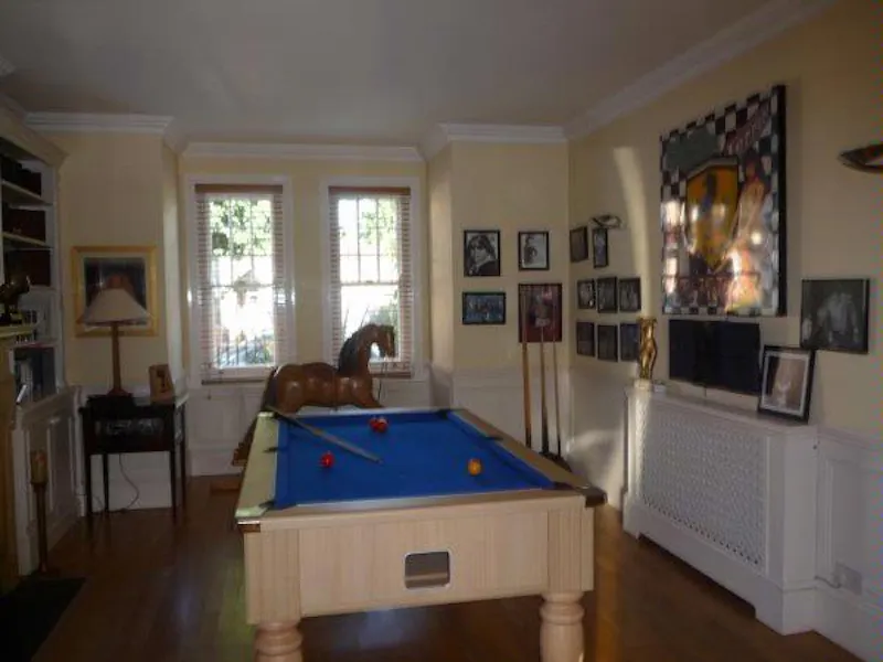 Games room at Winchmore Hill Victorian house, B1540 (photo 11)