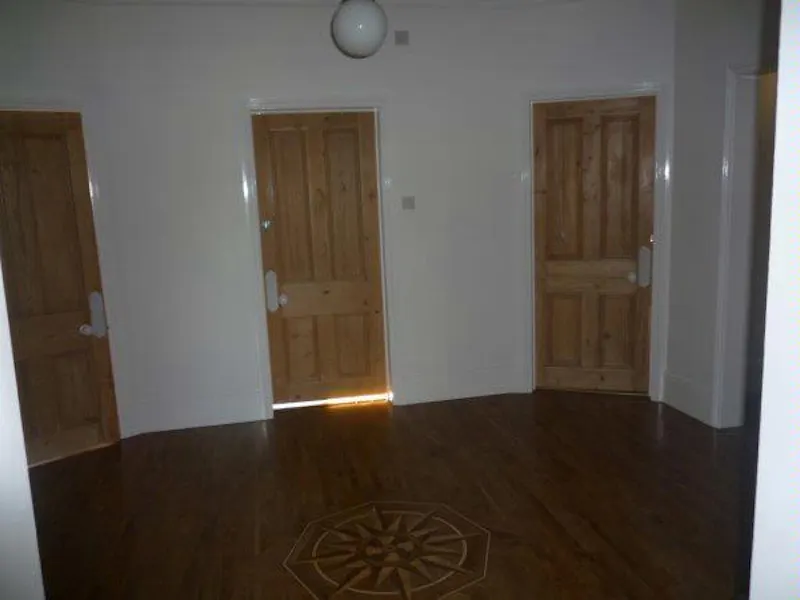 Corridor at Winchmore Hill Victorian house, B1540 (photo 16)
