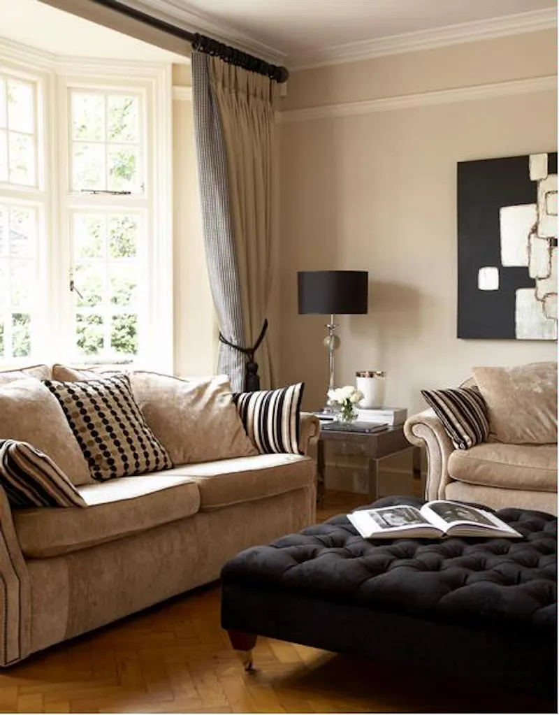 Living Room at Film location E341 in Berkshire (photo 2)