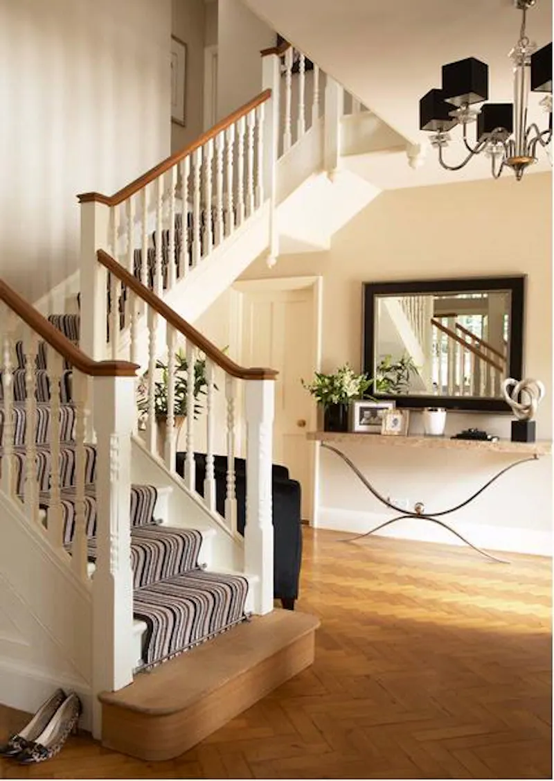 Staircase at Film location E341 in Berkshire (photo 5)