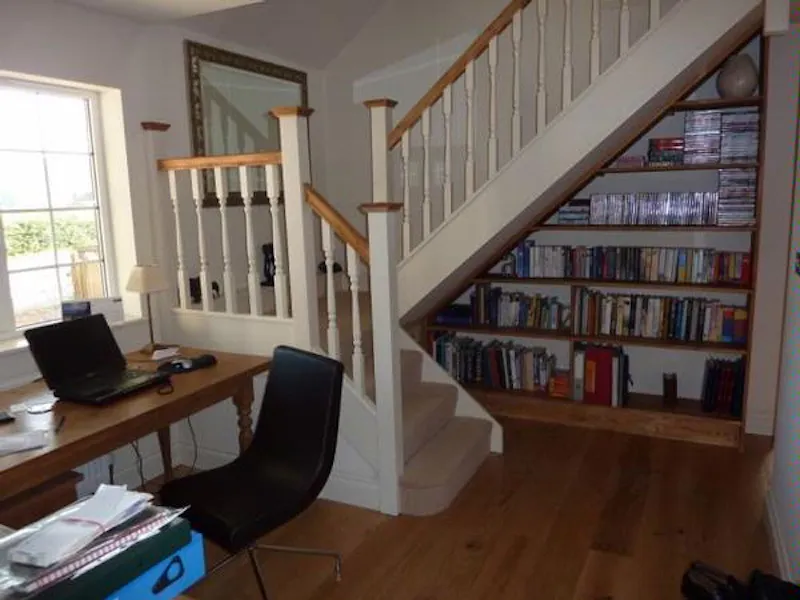 Staircase at Film location C804 in Surrey (photo 4)