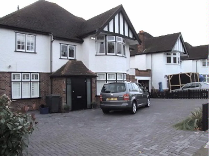 Film location D2054 in London (photo 1)