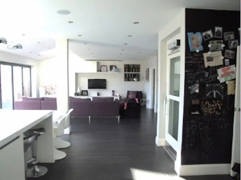 Film location D2054 in London (photo 2)