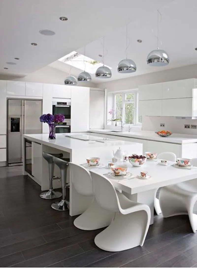 Dining room at Film location D2054 in London (photo 9)