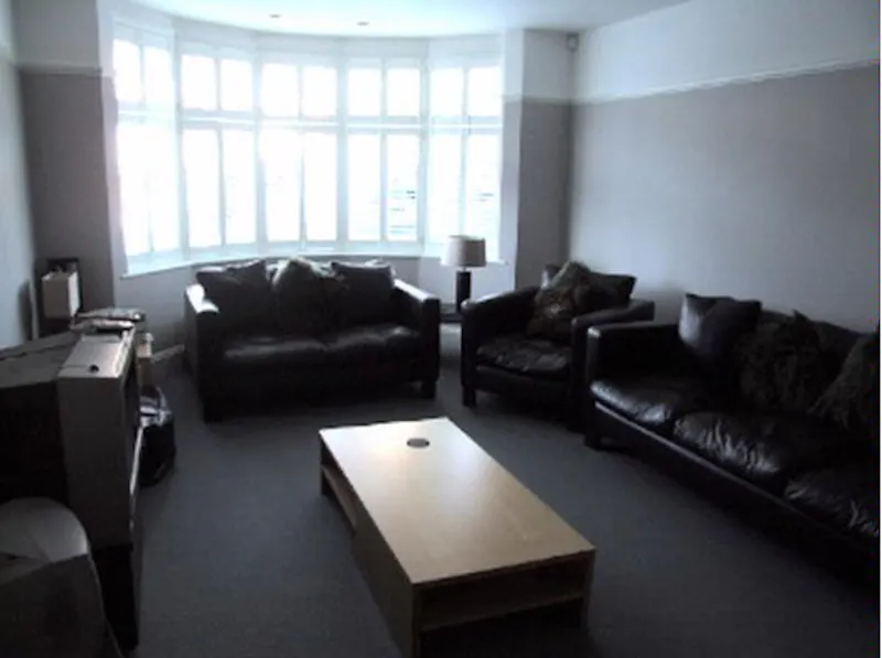 Film location D2054 in London (photo 19)