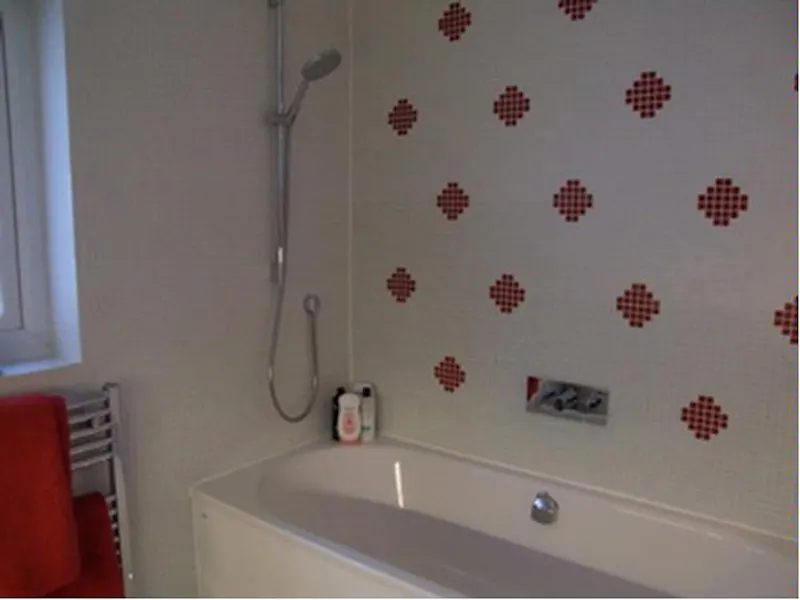 Bathroom at Film location D2054 in London (photo 33)