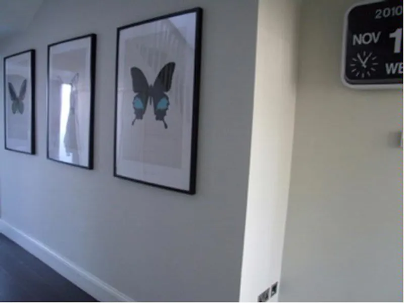 Corridor at Film location D2054 in London (photo 35)