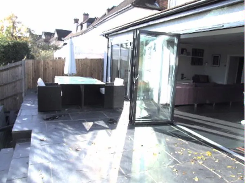 Terrace/Patio at Film location D2054 in London (photo 40)