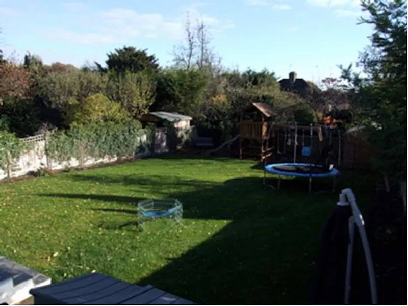 Garden at Film location D2054 in London (photo 41)