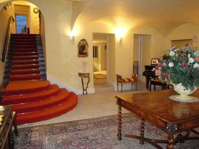 Entrance hall at Film location H113 in Scotland (photo 3)