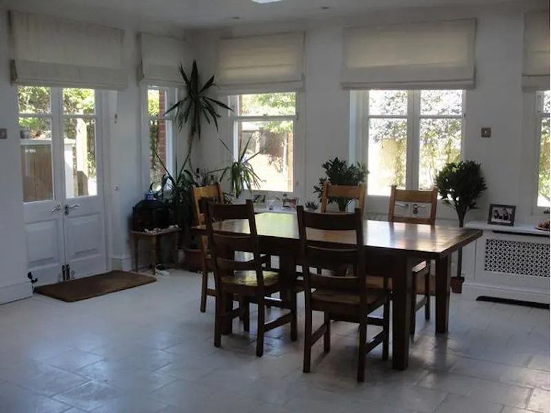 Dining room at Film location E343 in London (photo 9)