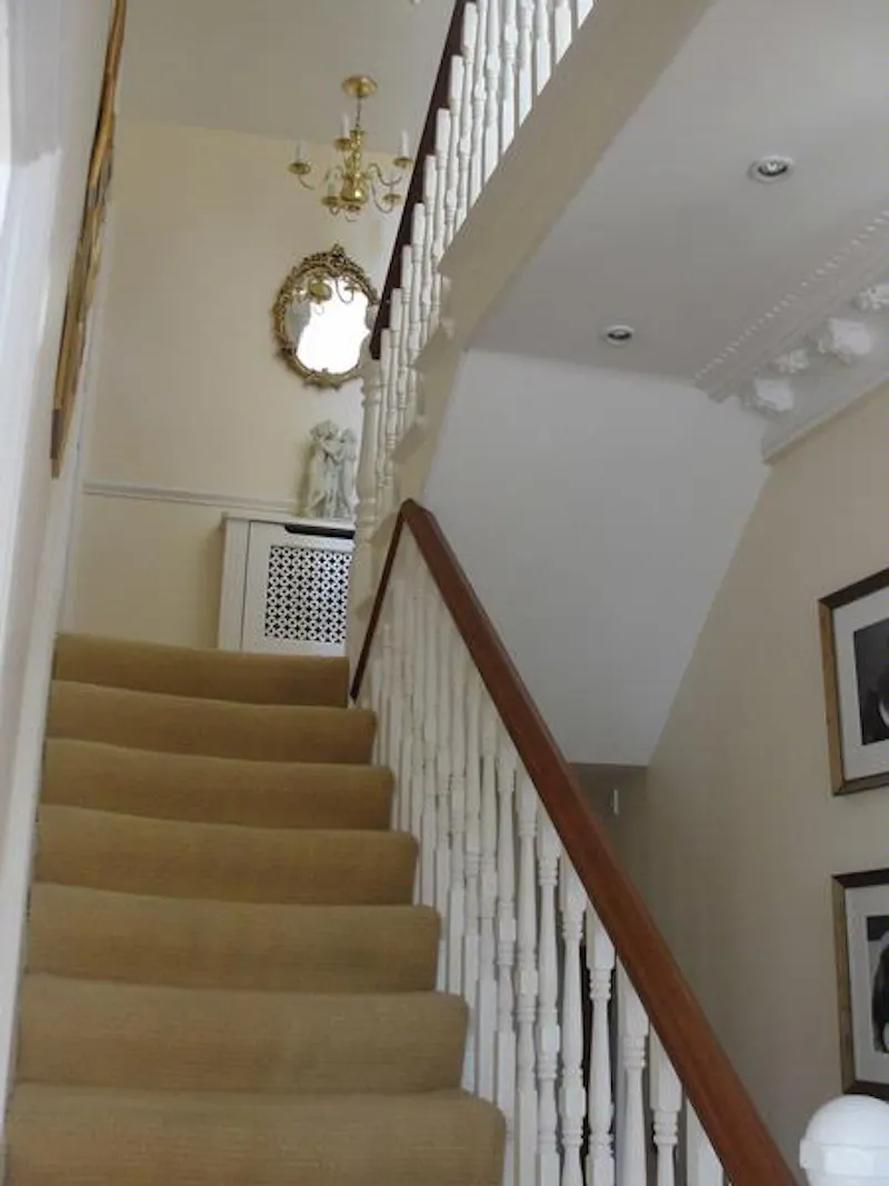 Staircase at Film location E343 in London (photo 13)