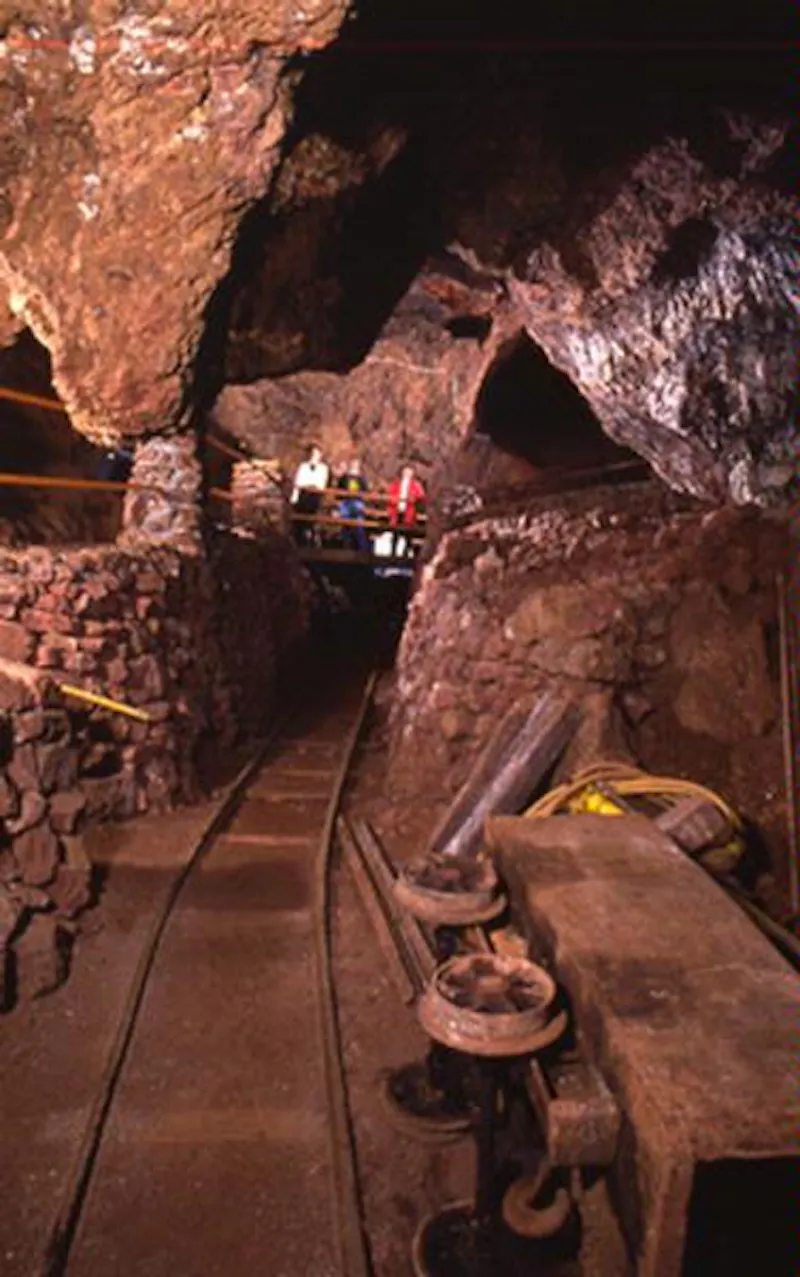 Natural cave system and mine, W151 (photo 5)