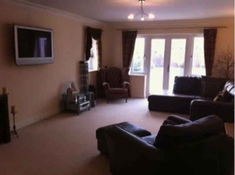 Living Room at Film location D2055 in Cheshire (photo 9)