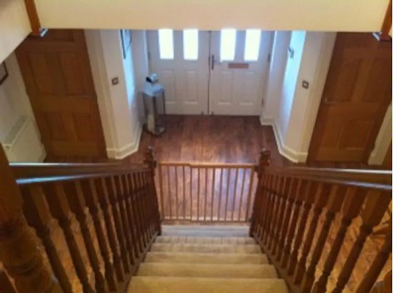 Entrance hall at Film location D2055 in Cheshire (photo 16)