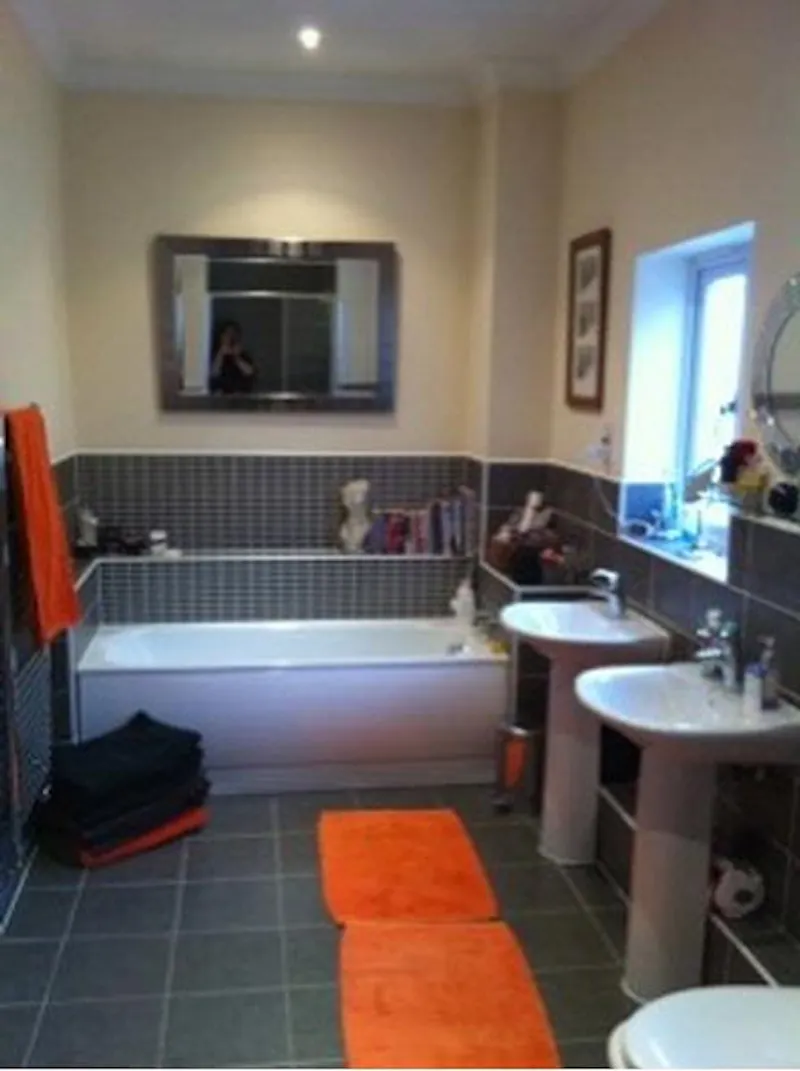 Bathroom at Film location D2055 in Cheshire (photo 30)