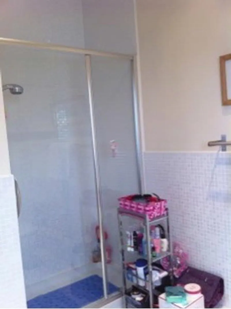 Shower at Film location D2055 in Cheshire (photo 38)