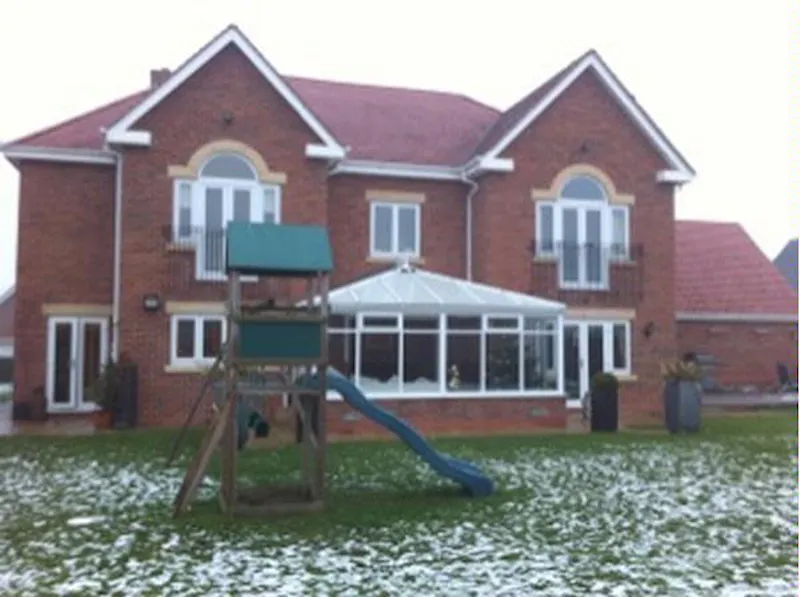 Conservatory at Film location D2055 in Cheshire (photo 40)