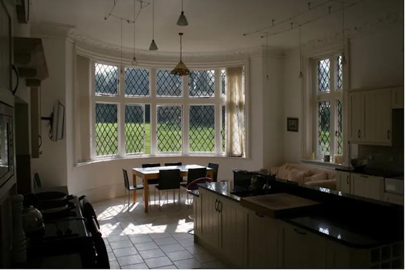 Kitchen at Elizabethan mansion near Hertford, H116 (photo 4)