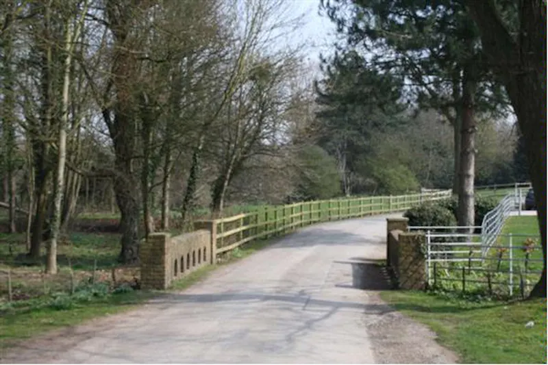 Driveway at Elizabethan mansion near Hertford, H116 (photo 35)