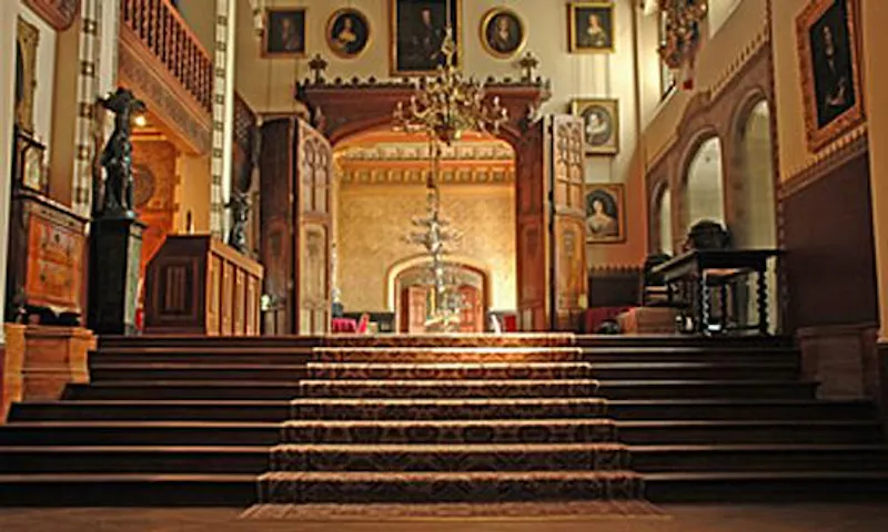 Staircase at Victorian Gothic estate in Snaith, G277 (photo 8)