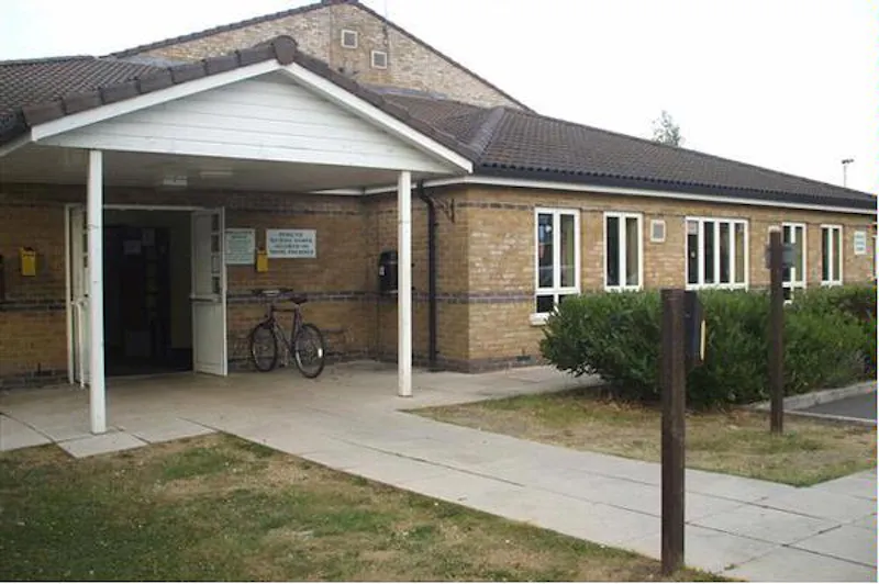 Hayes community centre, P581 (photo 1)