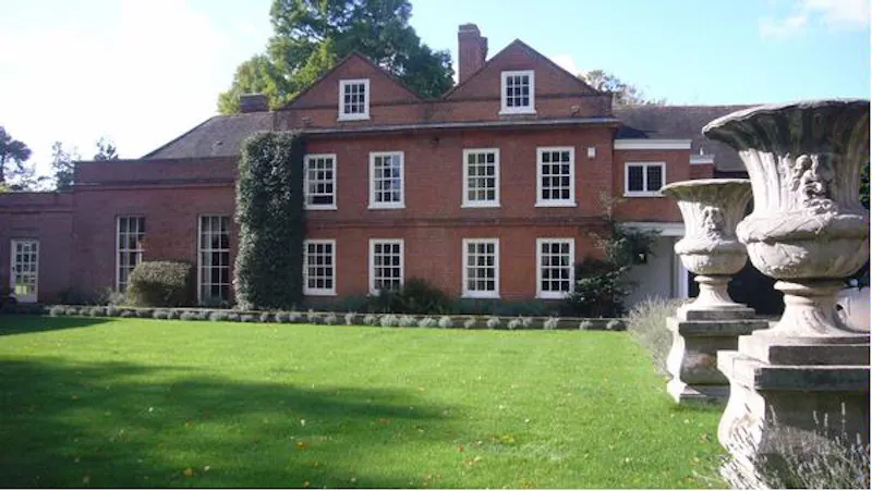 Garden at Scenic 16th century park in Woking, A523 (photo 1)