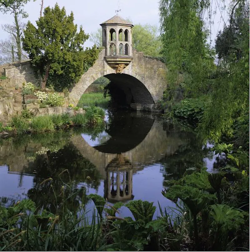 Lake at Scenic 16th century park in Woking, A523 (photo 13)