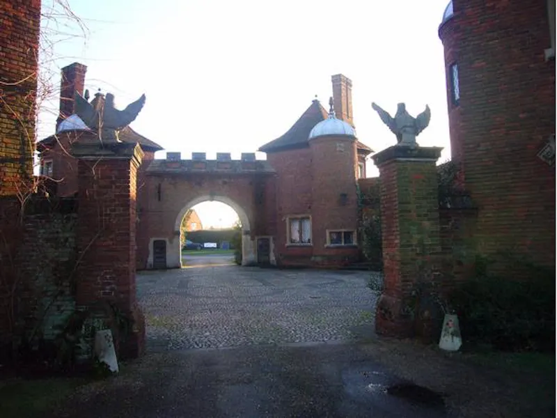 Scenic 16th century park in Woking, A523 (photo 21)