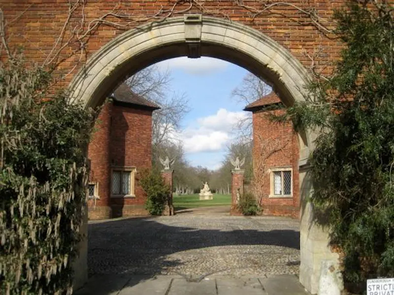 Scenic 16th century park in Woking, A523 (photo 22)