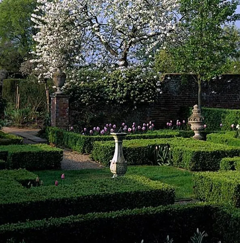 Scenic 16th century park in Woking, A523 (photo 38)