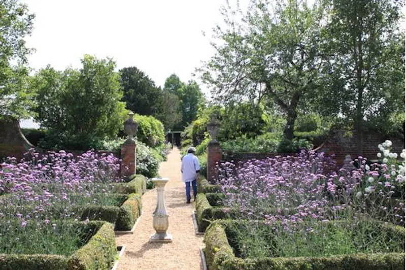 Scenic 16th century park in Woking, A523 (photo 37)