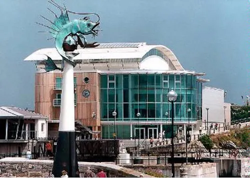 Large aquarium in Plymouth, Q47