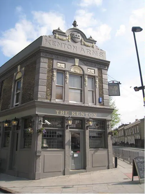 Traditional Hackney pub, R743