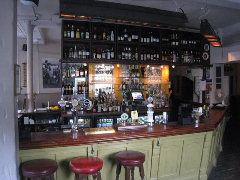 Traditional Hackney pub, R743 (photo 4)